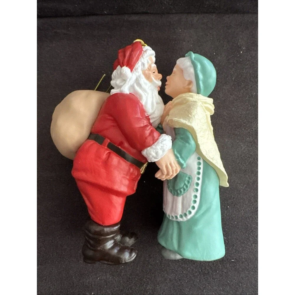 Hallmark 1995 Christmas Eve Kiss Mr. and Mrs. Santa Claus Keepsake Ornament - Picture 4 of 7